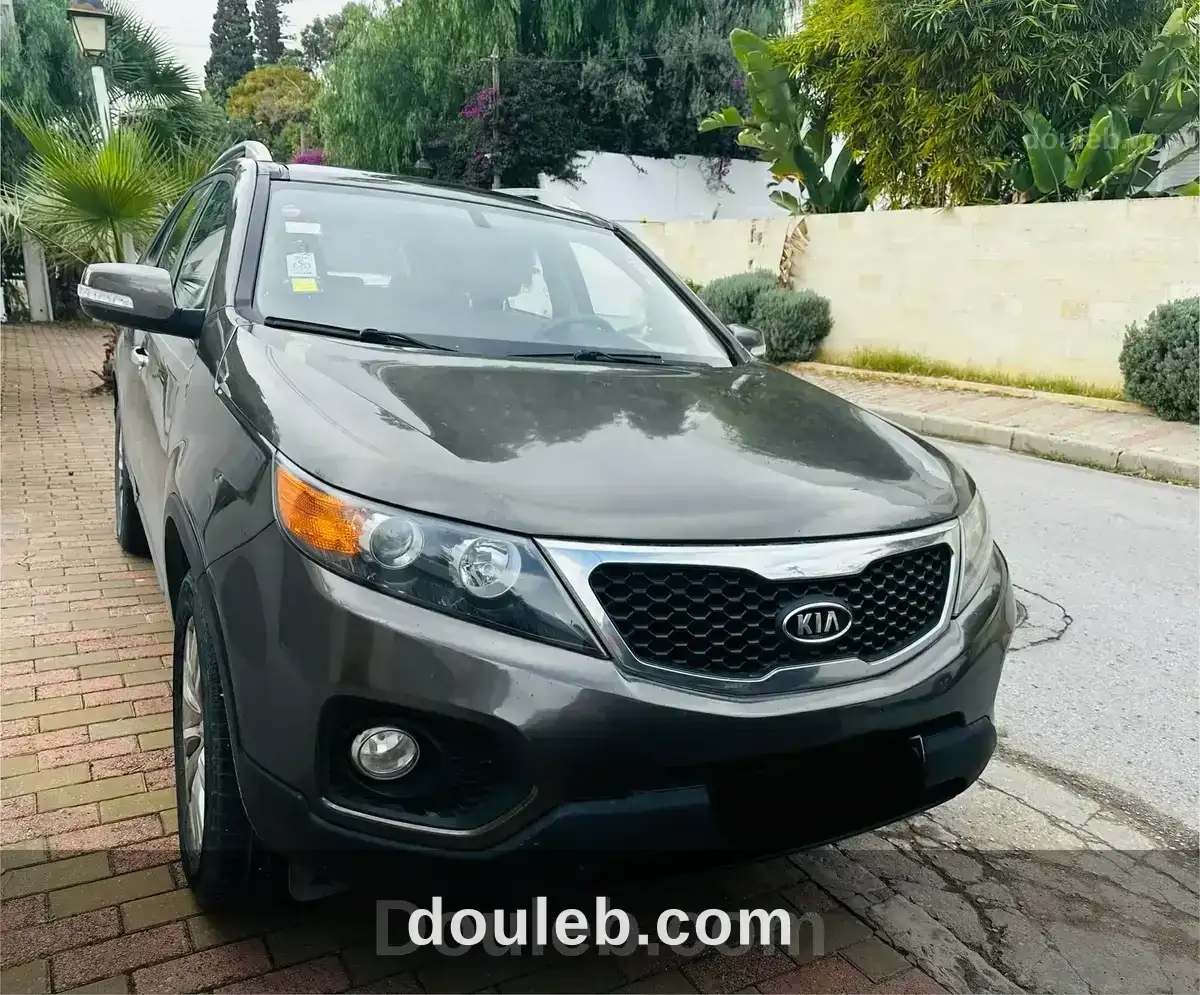 Kia sorento 295 000 km premiere main automatique à Tunis