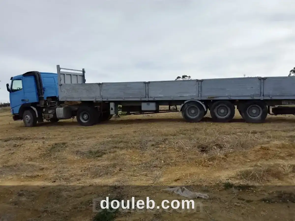 Tête remorque volvo et son plateau à Tunis