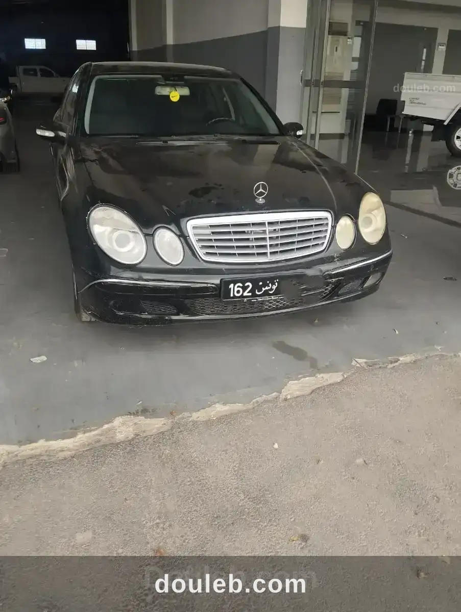 Mercedes e220 à Tunis