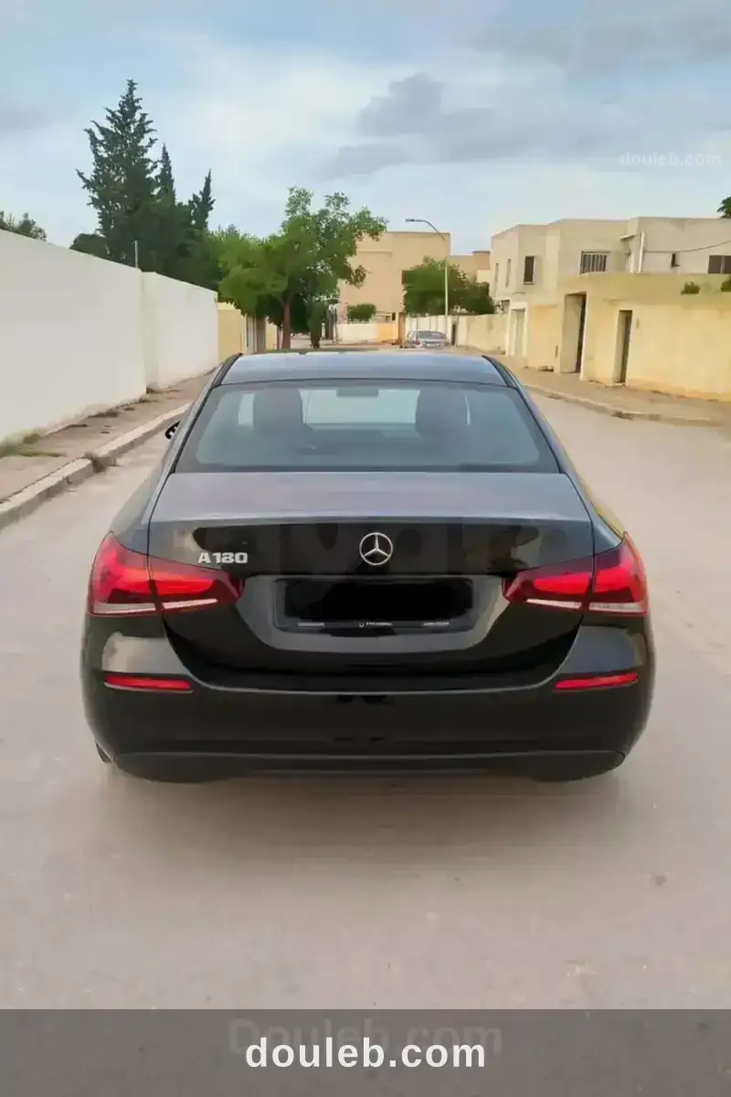 Mercedes classe a berline à Tunis