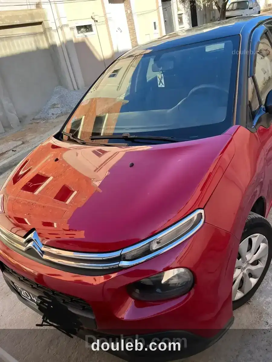 Occasion à ne pas rater voiture très propre à Tunis