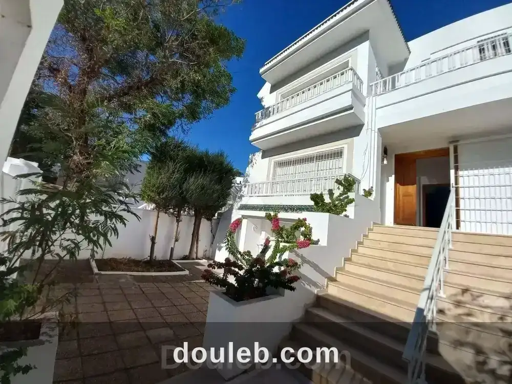 Villa s8 avec un grand jardin à menzah 9a à Tunis