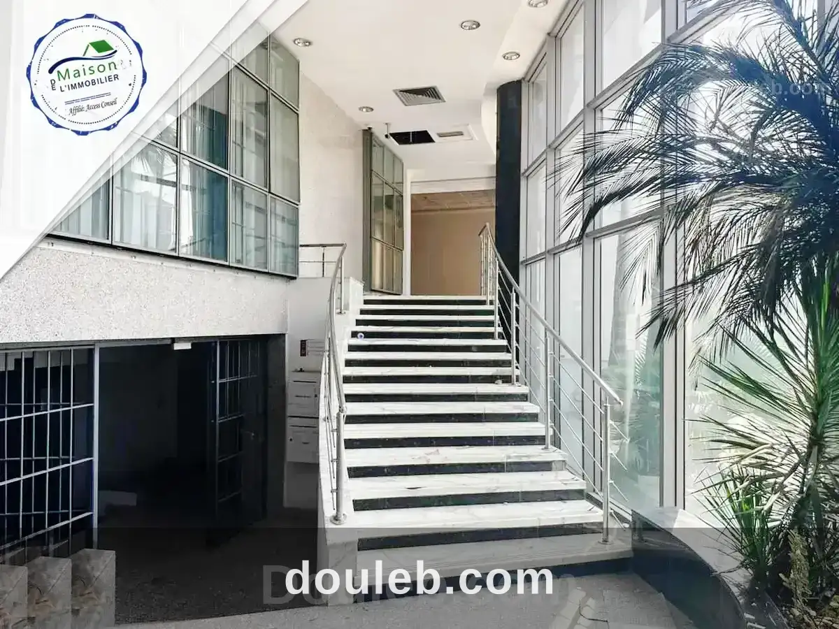 Immeuble 5 niv 2373 m à place pasteur à Tunis