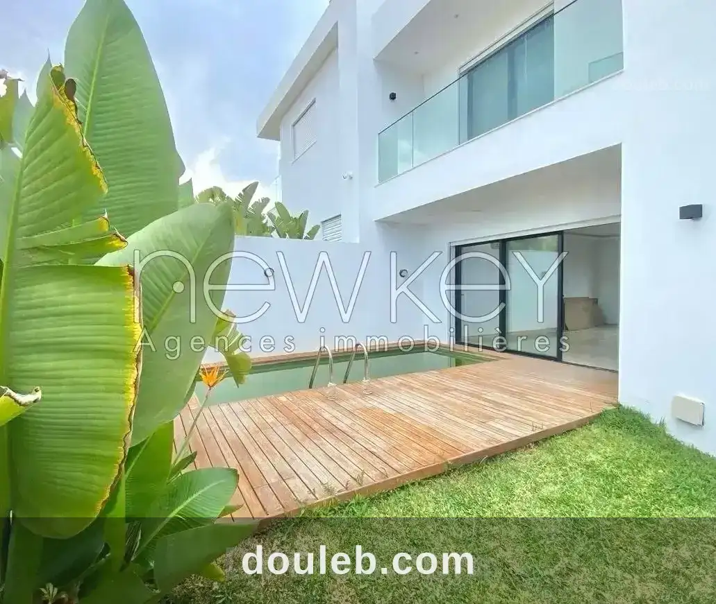 Une villa s4 avec piscine réf 8650a à Tunis