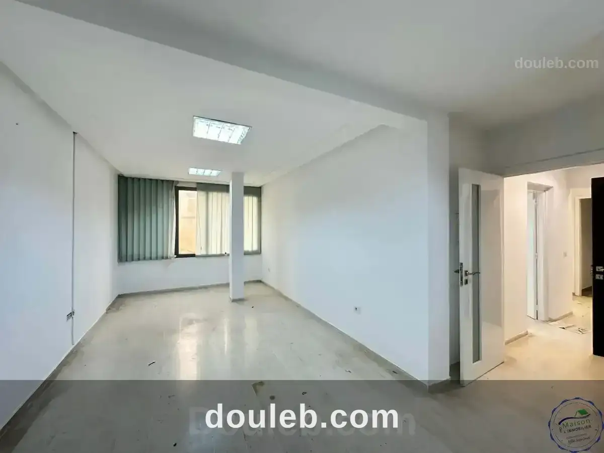 Immeuble 1040 m en 25 pièces montplaisir à Tunis