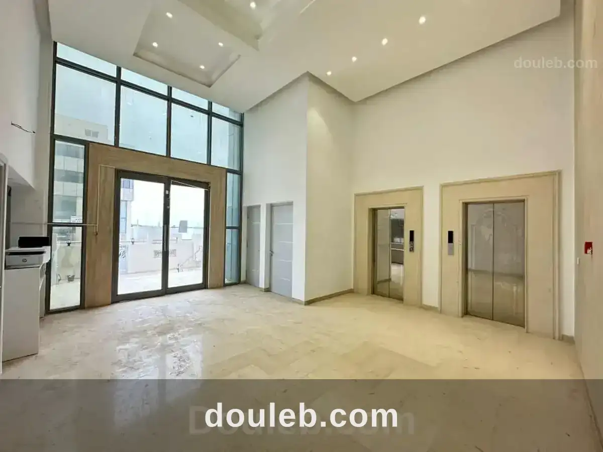 Immeuble hst 2300 m en open space au kram à Tunis