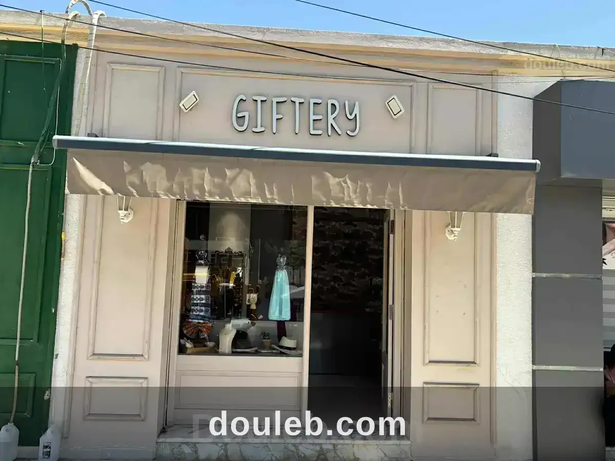 Fond rue principale omrane supérieure à Tunis