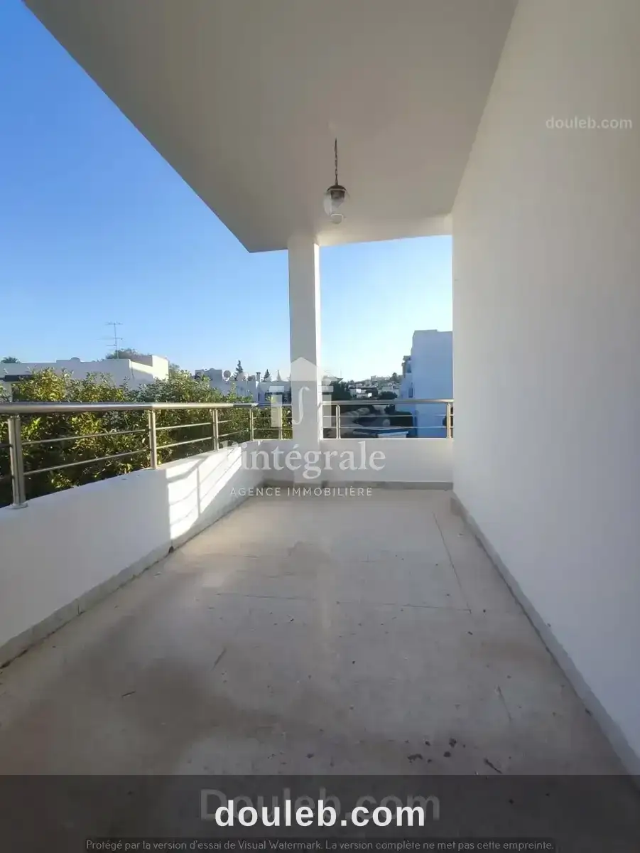 Une belle villa duplex avec jardin manar3 à Tunis