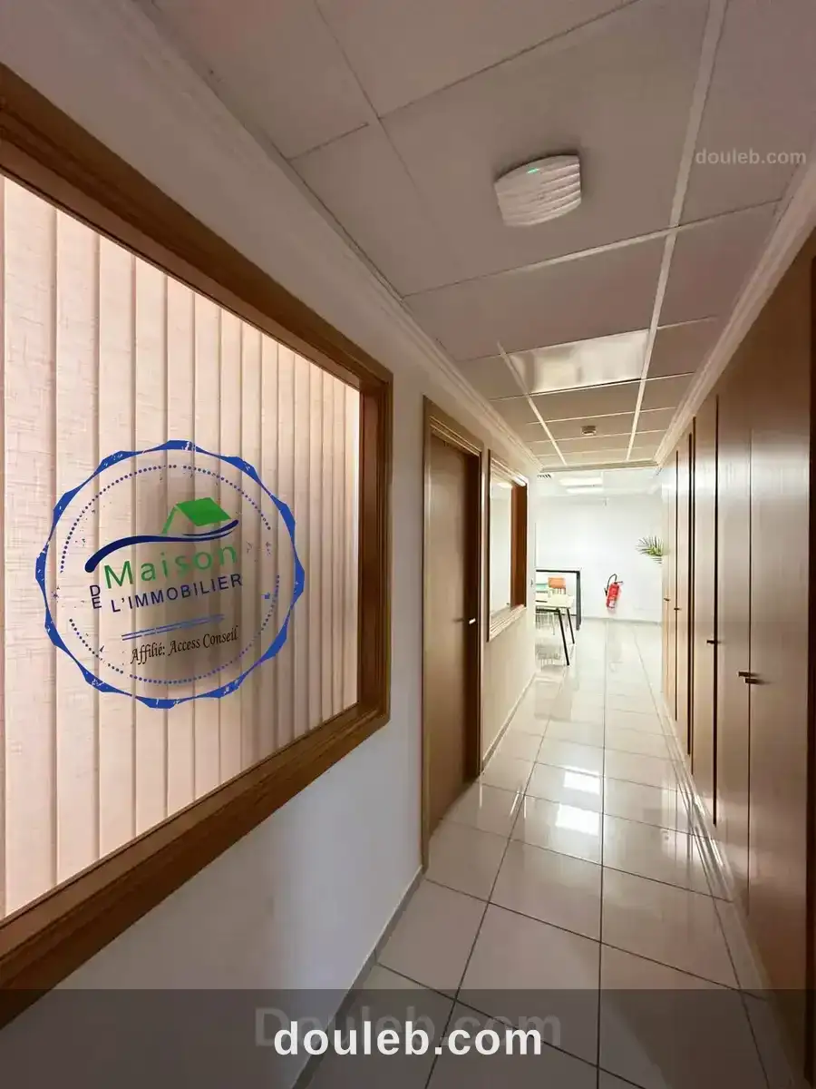 H4 sup 126 m aux berges du lac 1 à Tunis