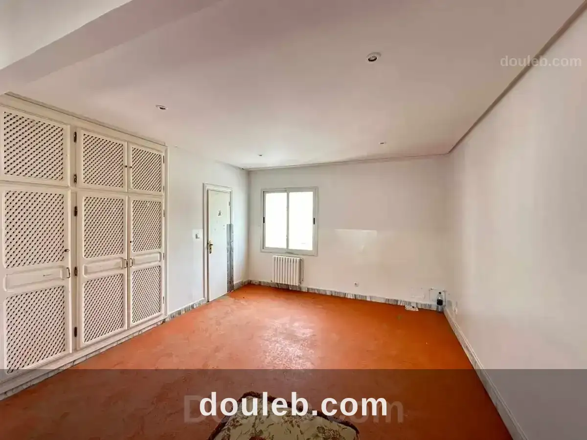 Triplex usg bur ou commercial 220 m mutuelle ville à Tunis
