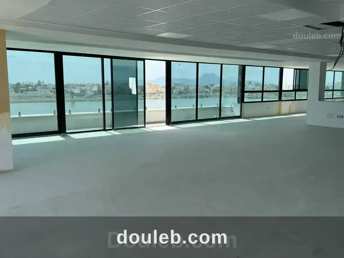 Super immeuble bureautique avec vue au lac 3 kram à Tunis