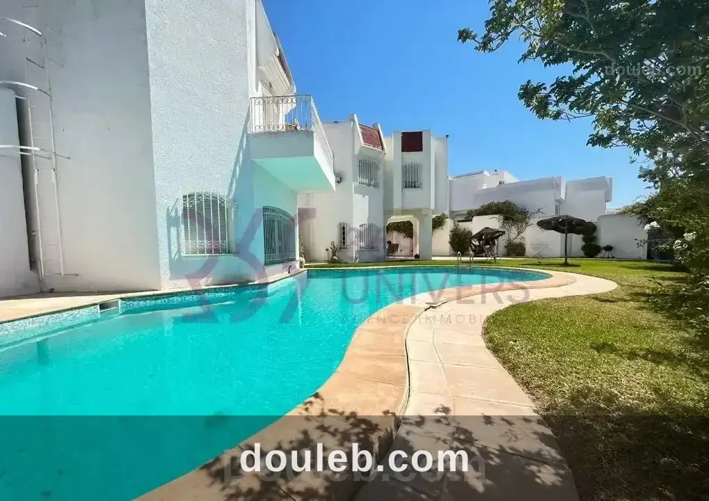 Villa avec piscine a gammarth ref rh056 à Tunis
