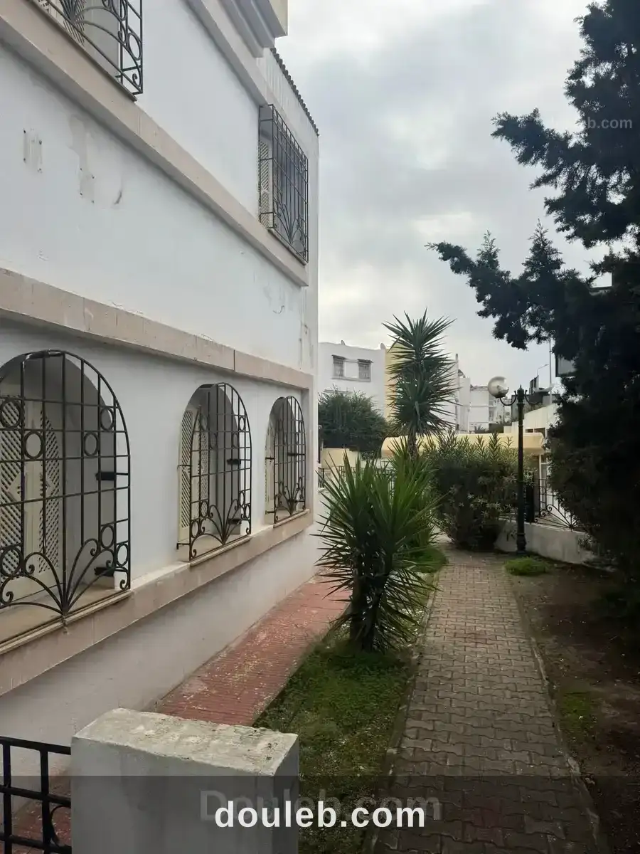 Duplex mourouj 1 en face métro à Tunis