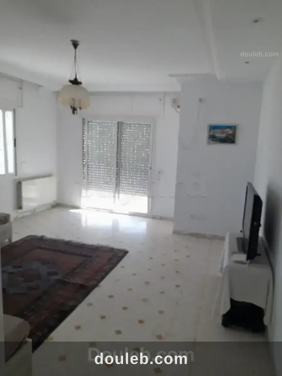 Etage de villa s3 avec terrasse à ennasr 2 à Tunis