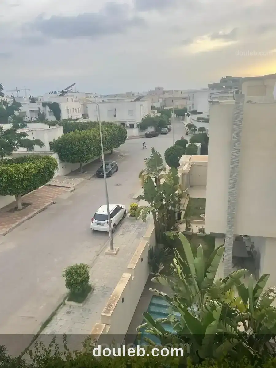 Appart à l'étage de villa au jardins de l'aouina à Tunis