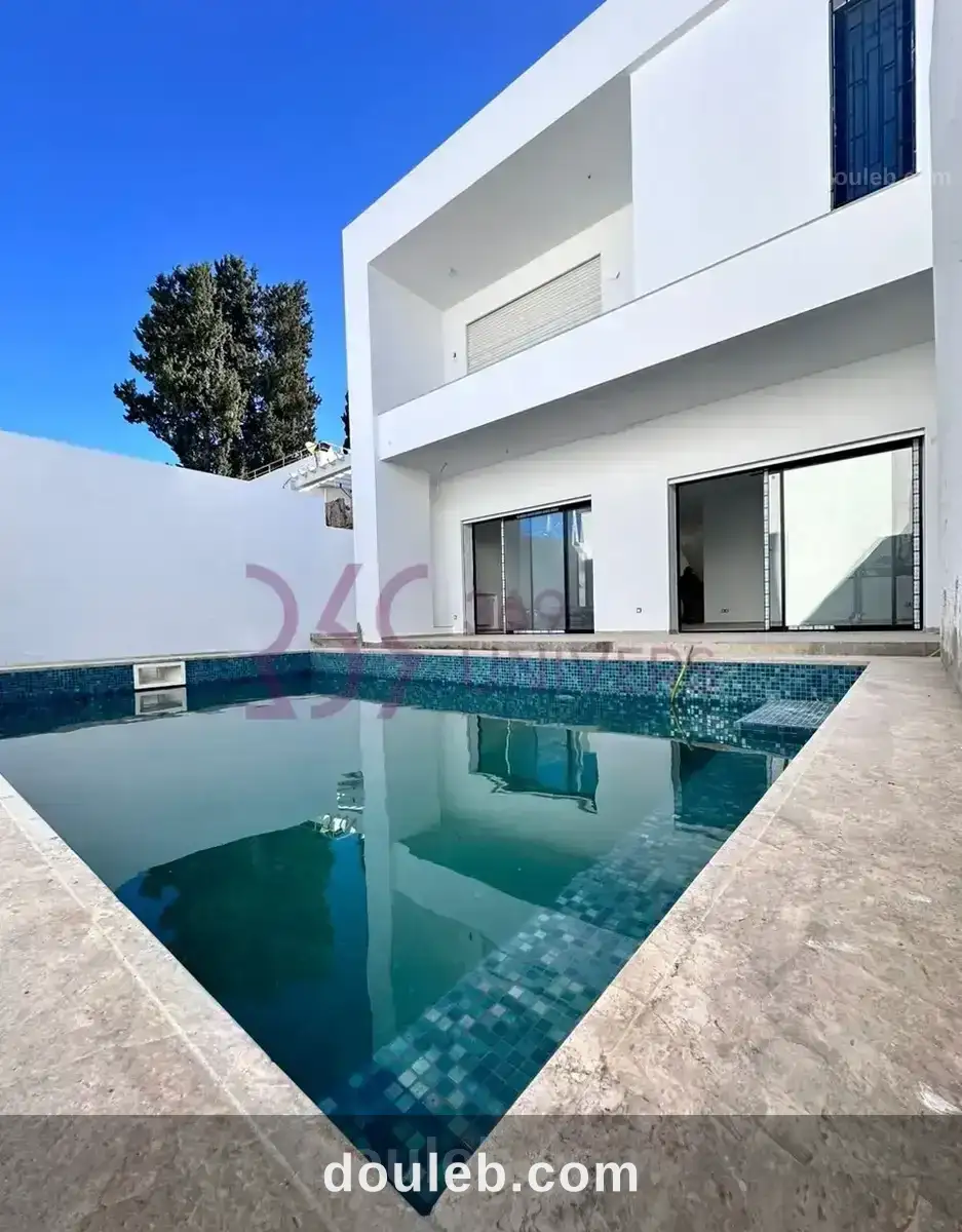 Villa neuve avec piscine à carthage rh089 à Tunis