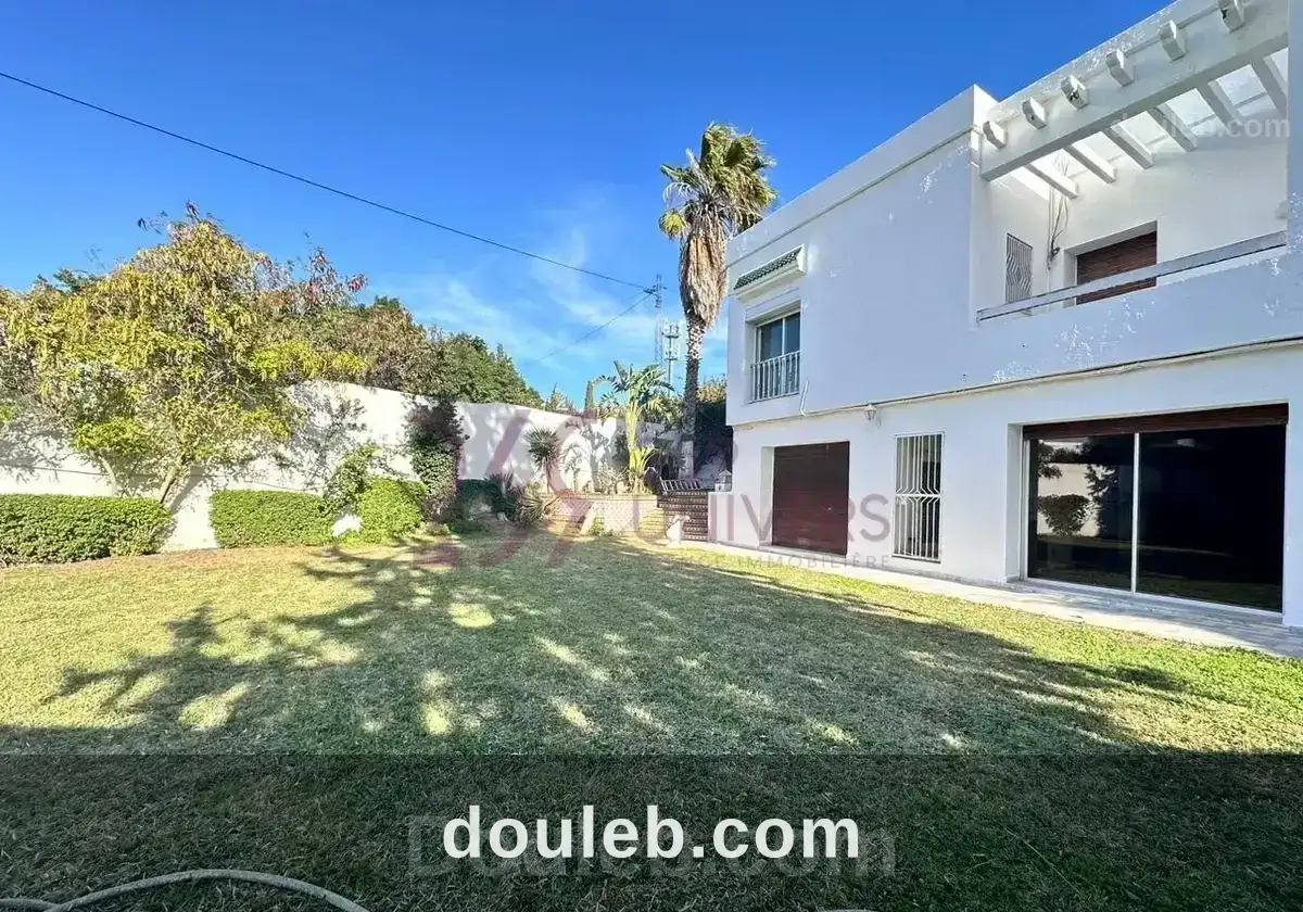 Villa avec piscine à gammarth rh088 à Tunis