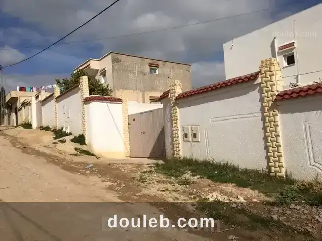 Terrain de coin avec belle vue à Tunis