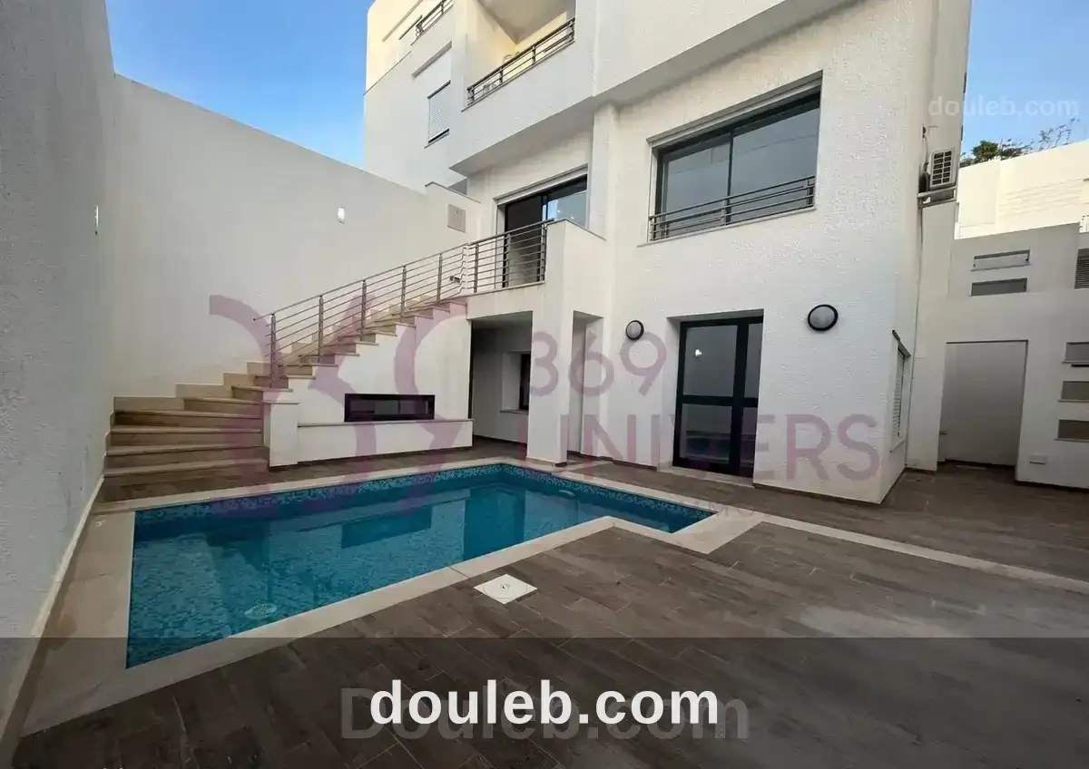 Triplex s4 avec piscine a gammarth ref rd003 à Tunis
