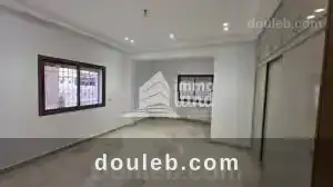 Une villa avec piscine aux jardins - Miniature 5