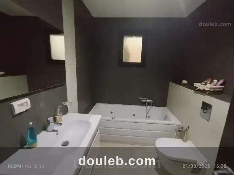 Une maison moderne sise dans le coin - Miniature 2