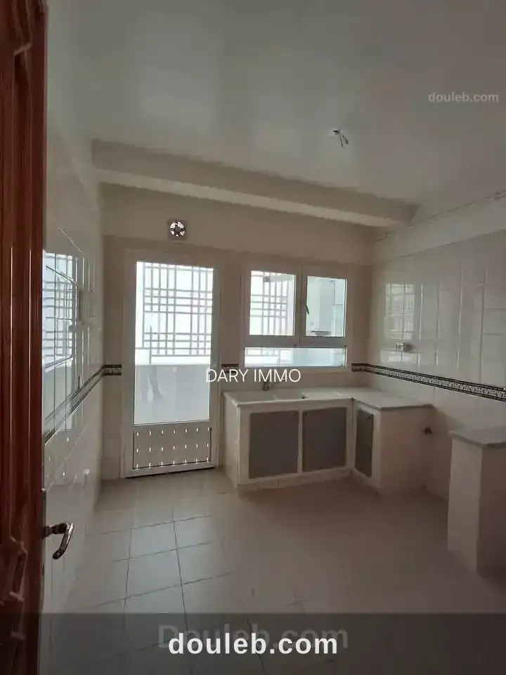 Appartement s2 à ennasr 2 - Miniature 2