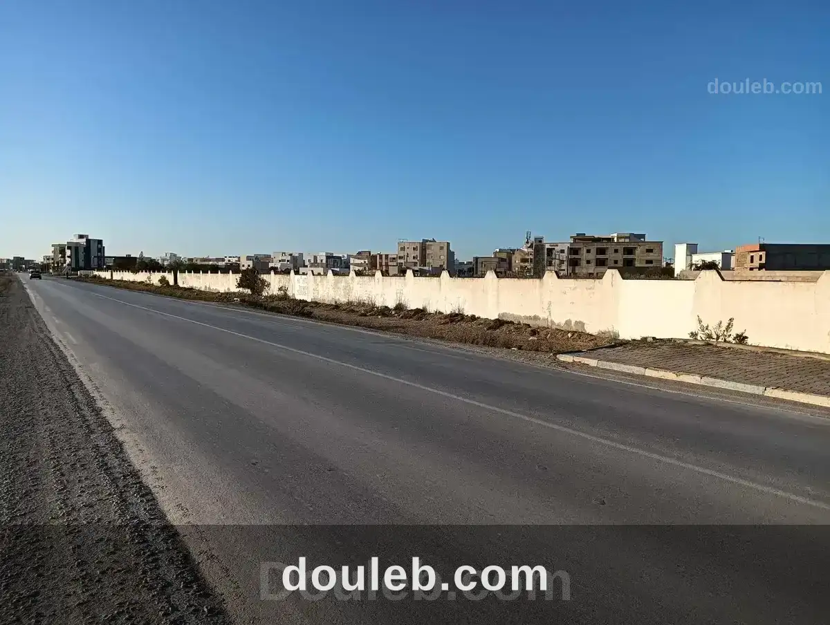 Un terrain sur la route principale de raoued plage - Miniature 4