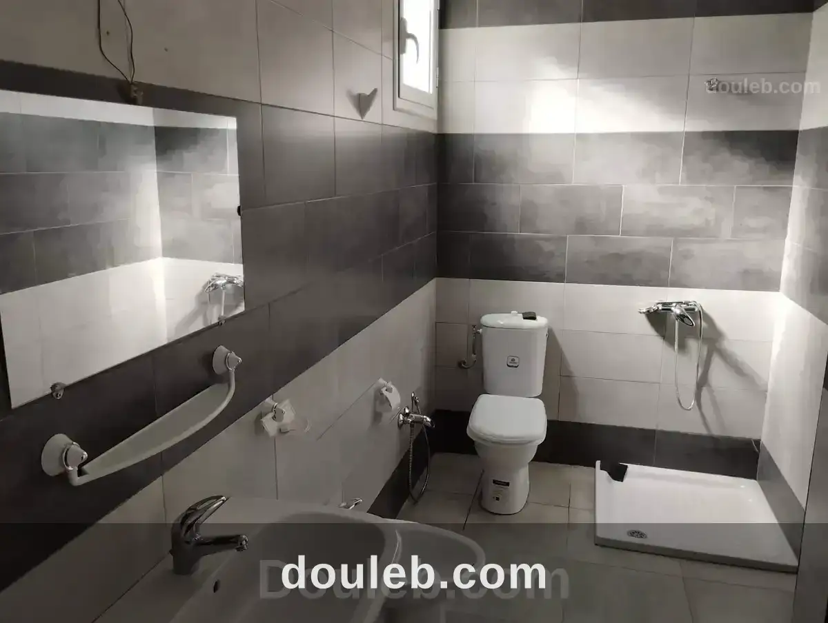 Studio s plus 1 non meublé à la corniche - Miniature 2