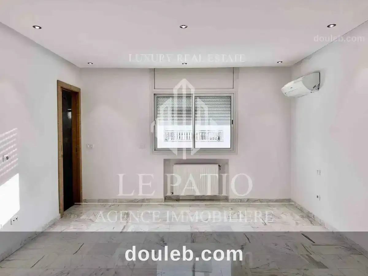 Etage de villa au jardins de carthage - Miniature 3