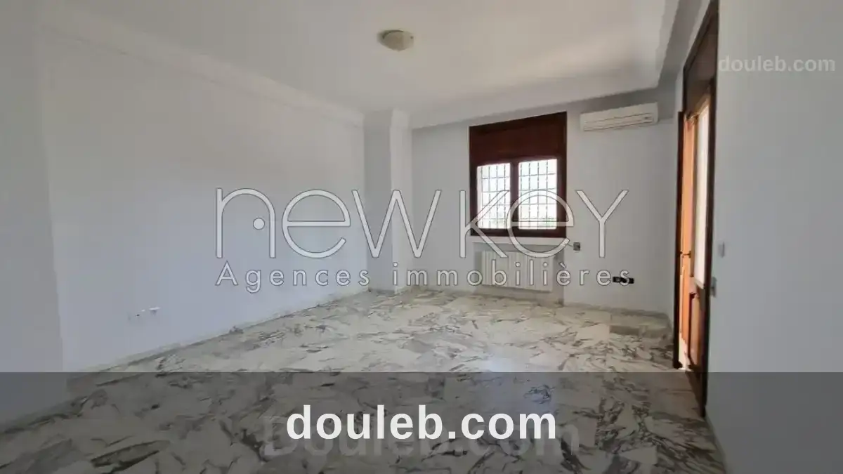 Villa s4 avec jardin à la marsa - Miniature 3