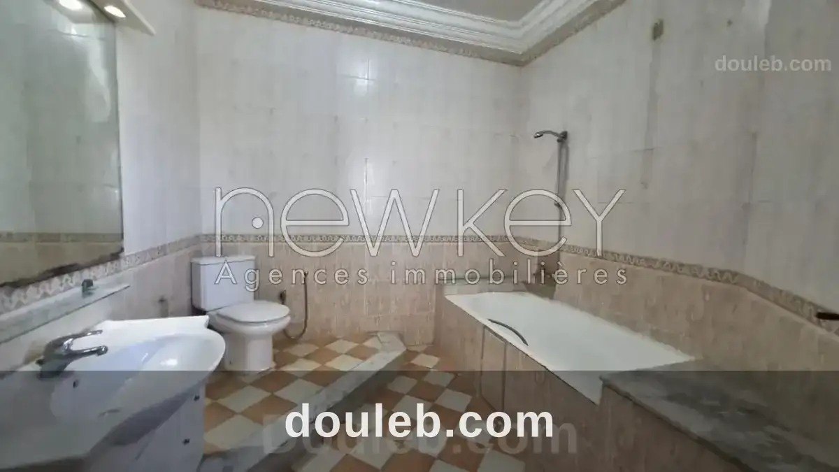 Villa s4 avec jardin à la marsa - Miniature 4