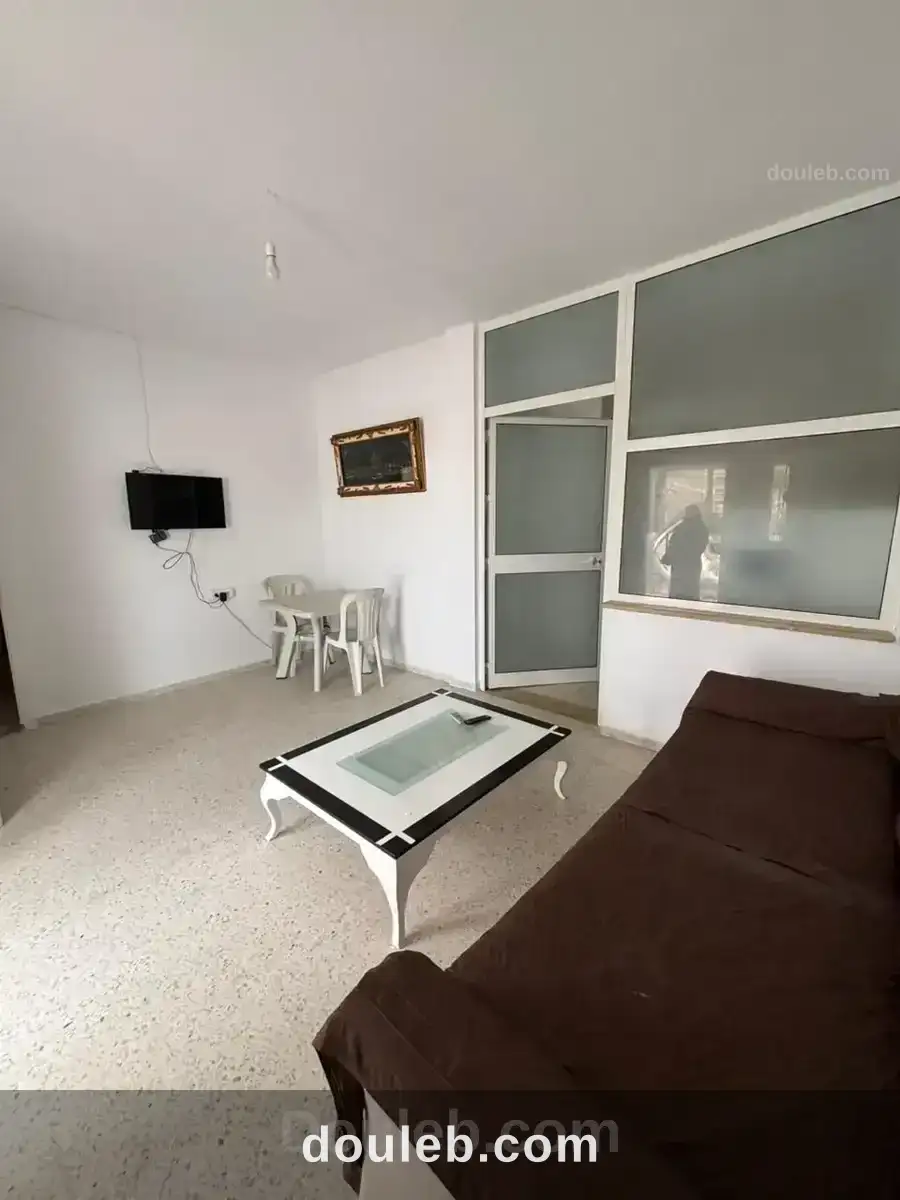 Jolie studio meublée - Miniature 3