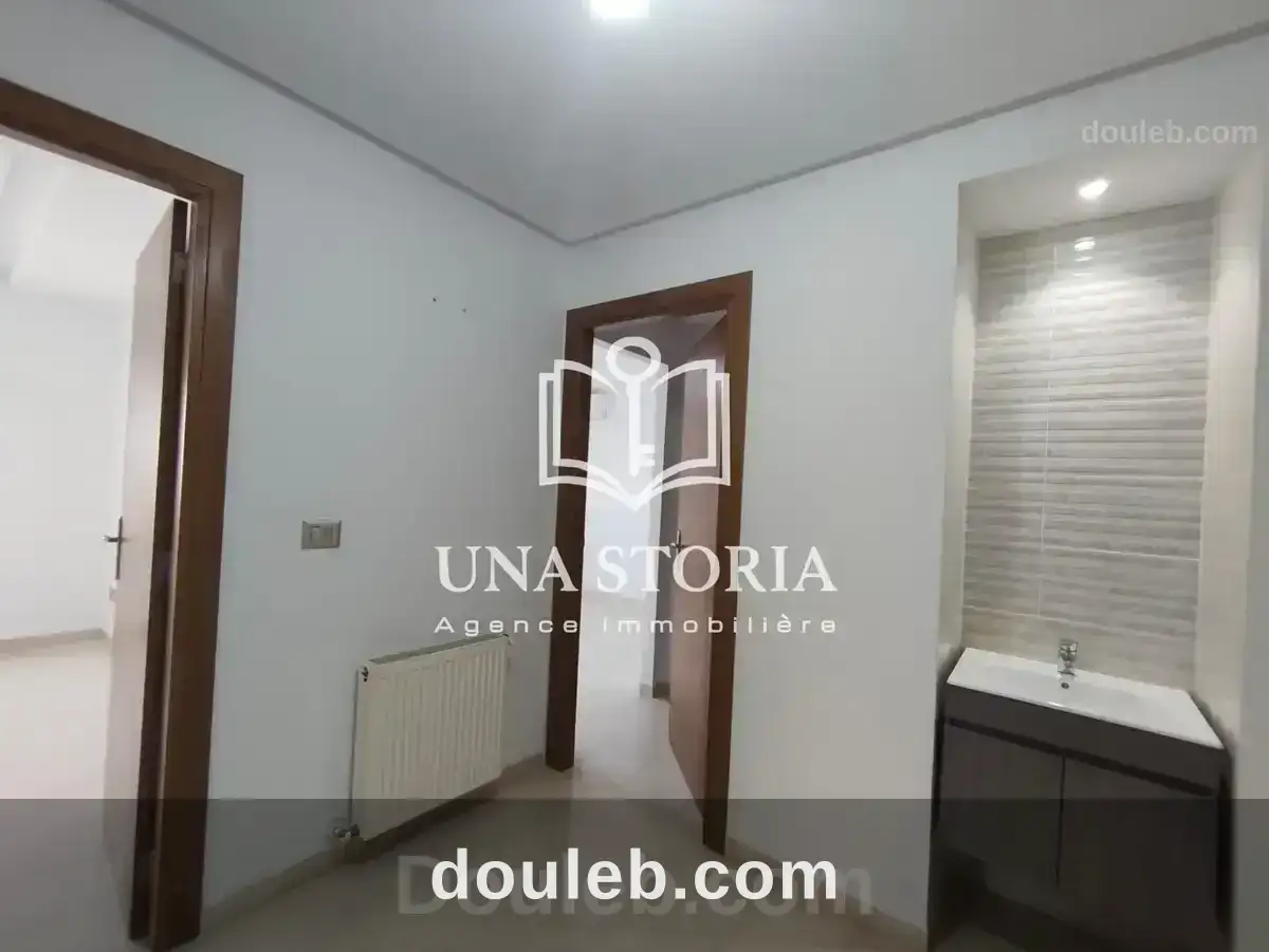 Appartement s plus 2 vide à l'aouina - Miniature 4