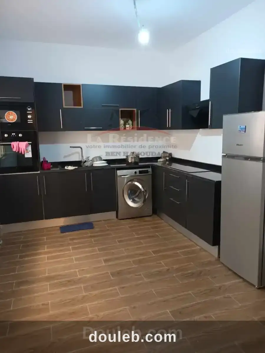 Etage de villa meublé pied dans l'eau - Miniature 4