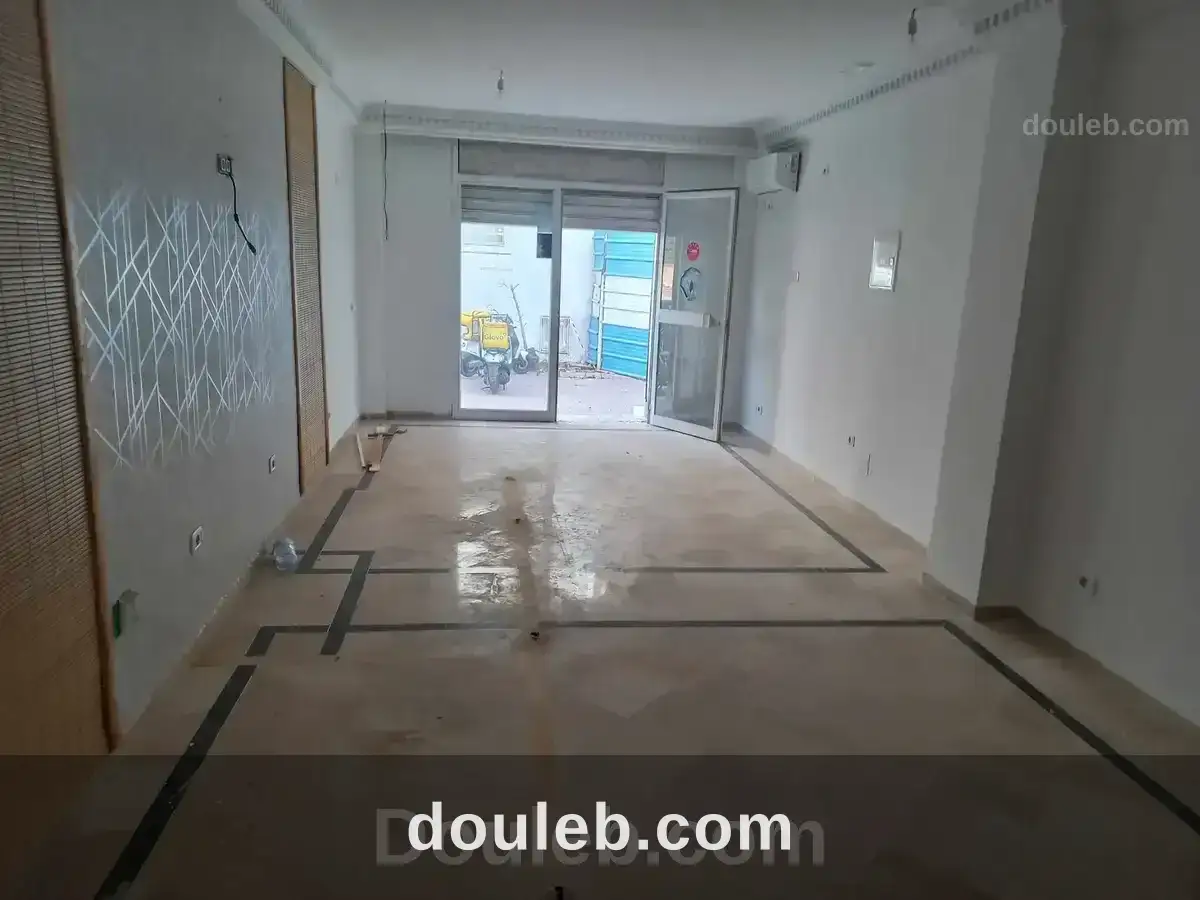 Local 45 m lac 1 - Photo 1