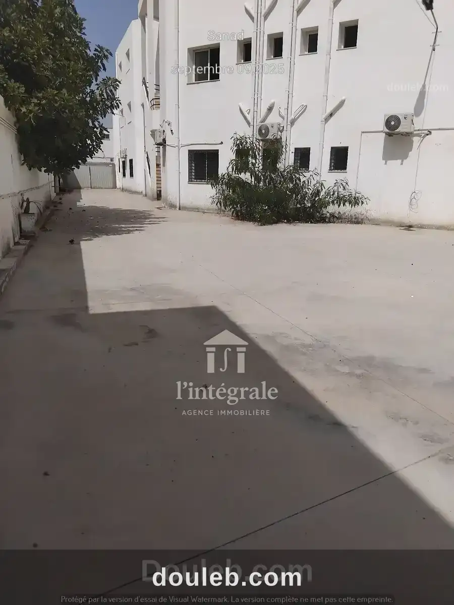 Usine et administration à charguia2 - Photo 1