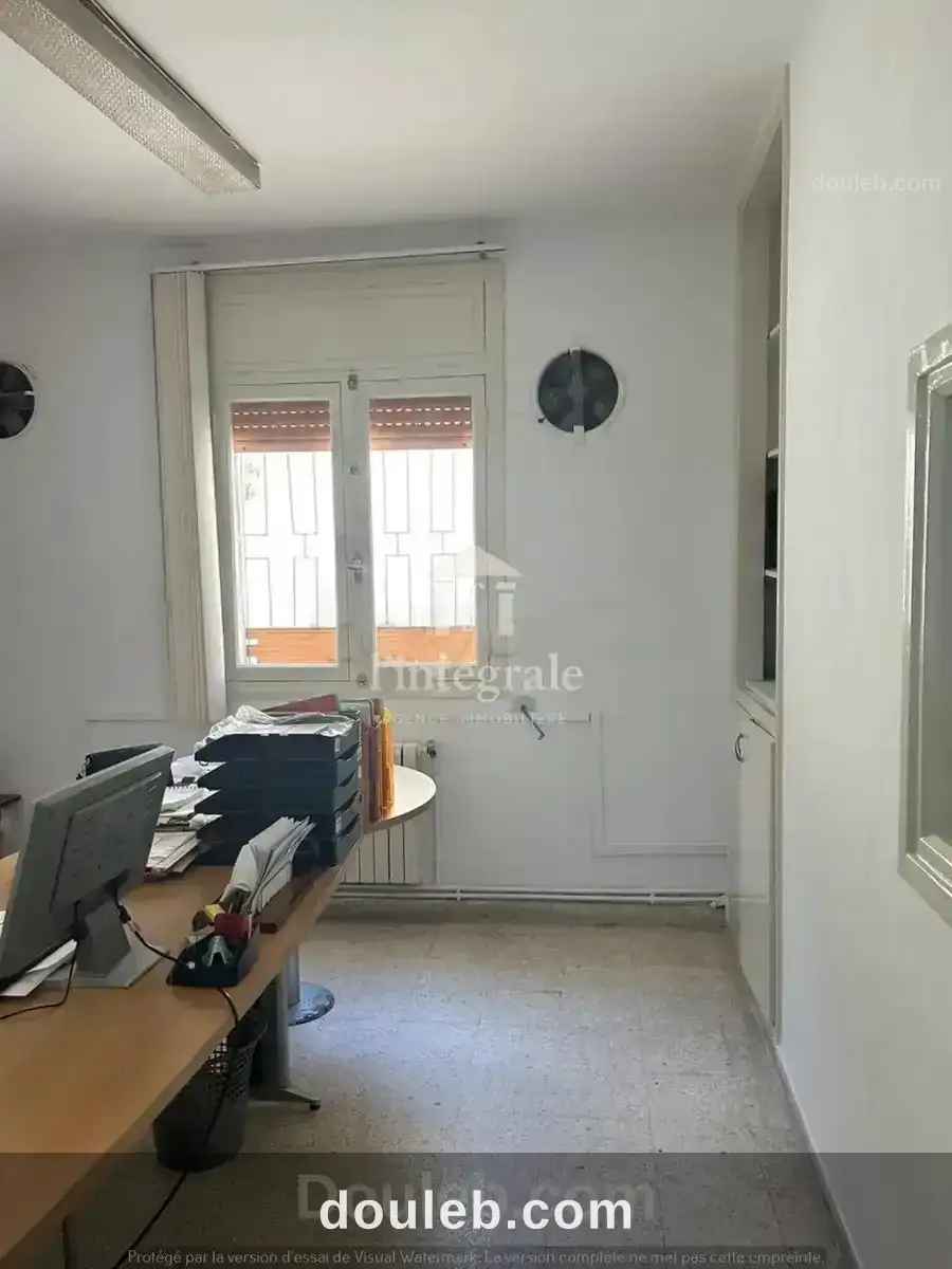 Bureau de 6 pièces au rez de chaussée - Miniature 2