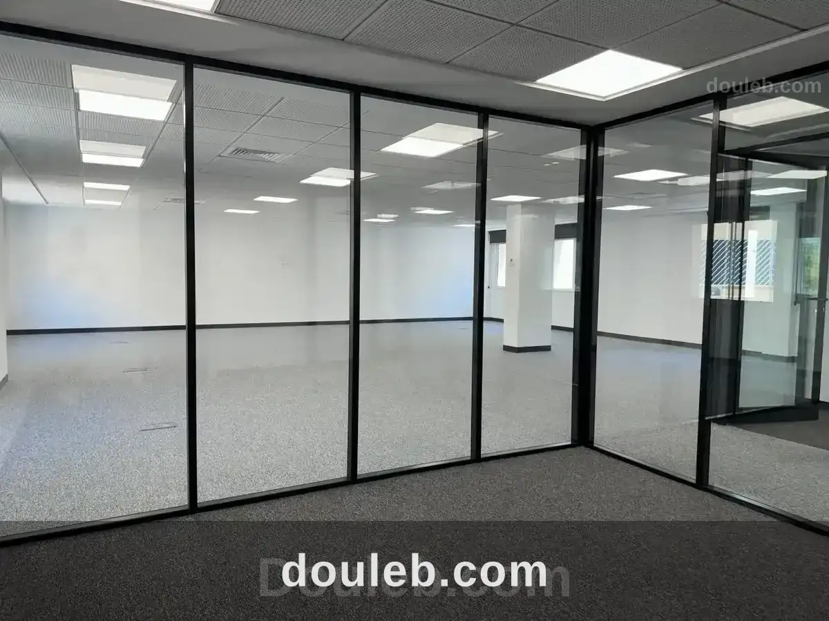 Super bureau 300 m2 retapé à neuf au lac 1 - Miniature 2