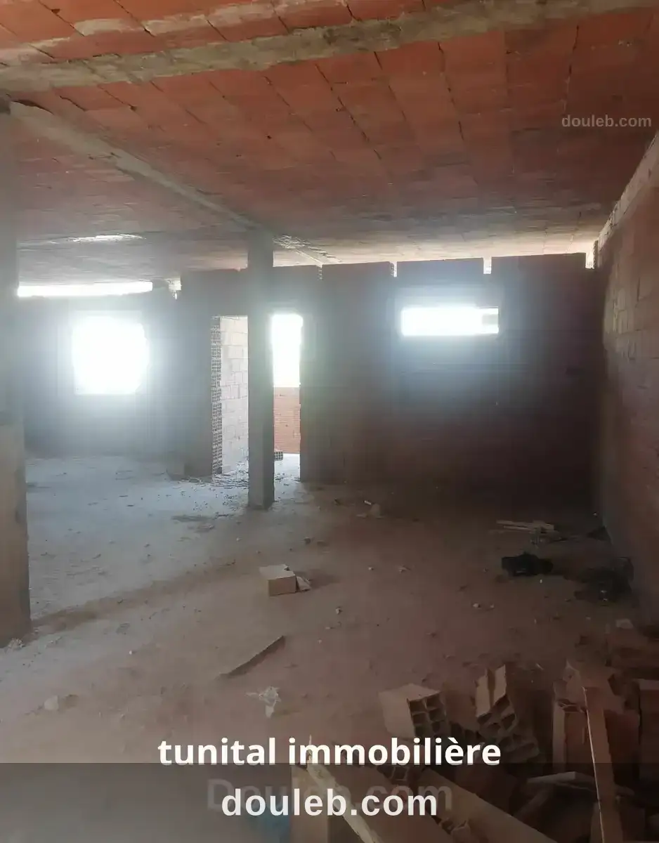 Villa un seul niveau inachevé - Miniature 2