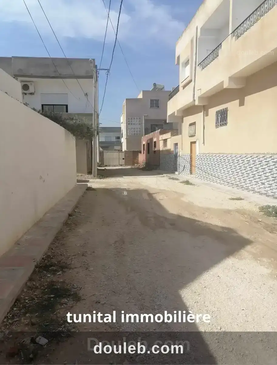 Villa un seul niveau inachevé - Miniature 4