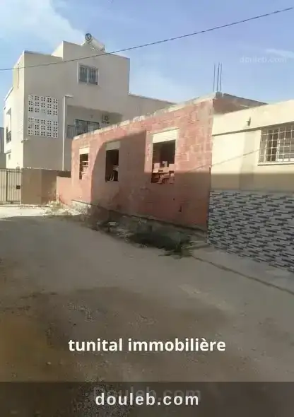 Villa un seul niveau inachevé - Miniature 5