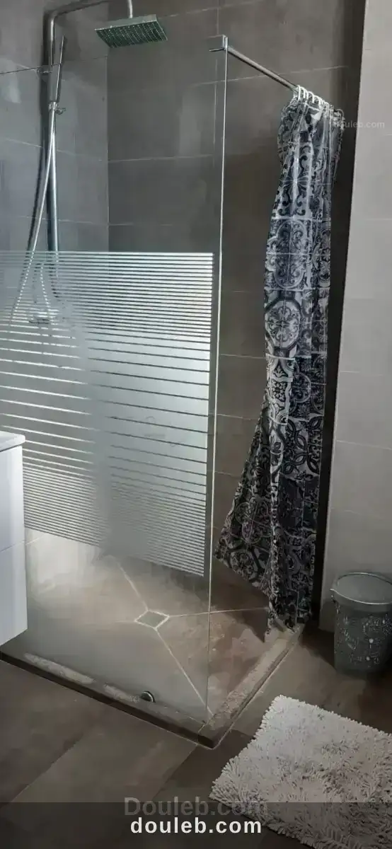 S plus 2 richement meublée face de l agora - Miniature 5