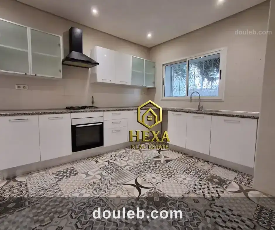 Villa s5 avec piscine et jardin a gammarth - Miniature 2