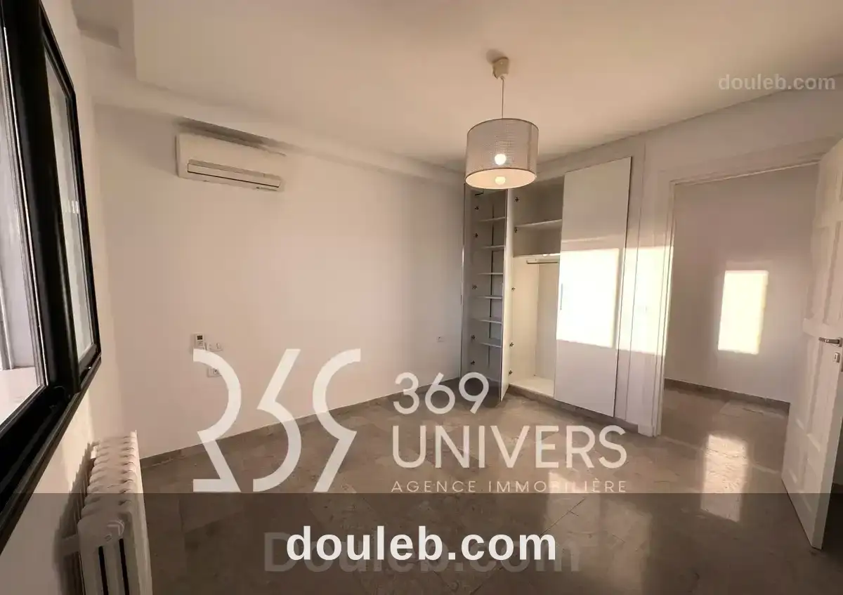 Appart avec balcon à la marsa ref ra160 - Miniature 4