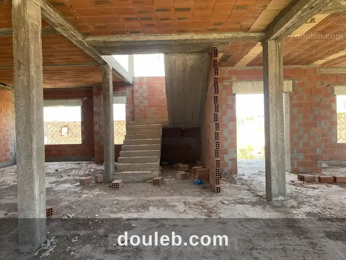 Maison inachevée - Miniature 2