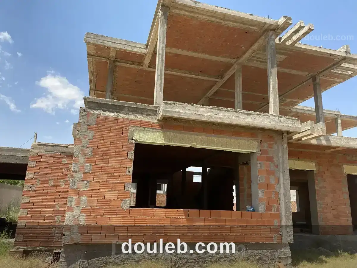 Maison inachevée - Miniature 4