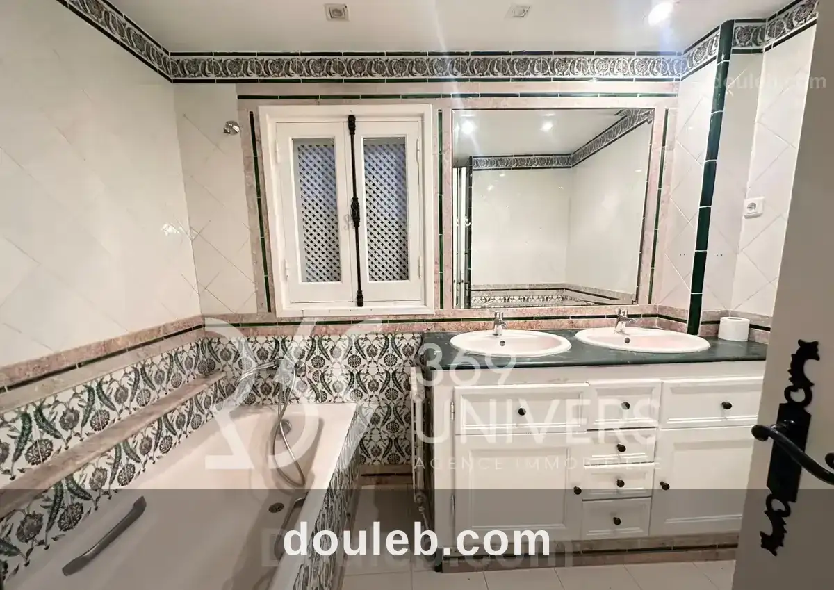 Etage de villa avec vue dégagée à gammarth - Miniature 3