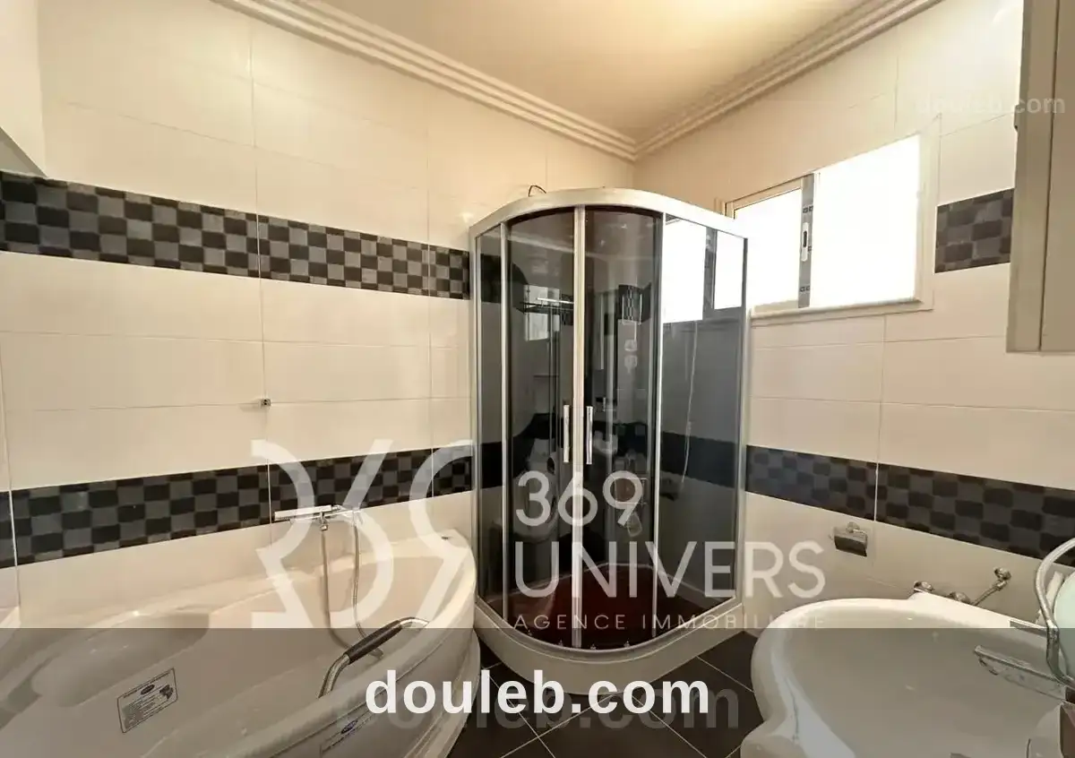 Rez de chaussée meublé avec jardin à la marsa - Miniature 3