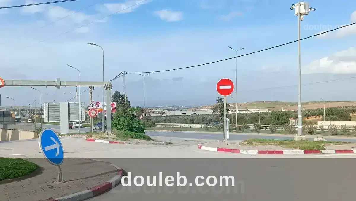 Terrain zone ennahli route bizerte - Miniature 2