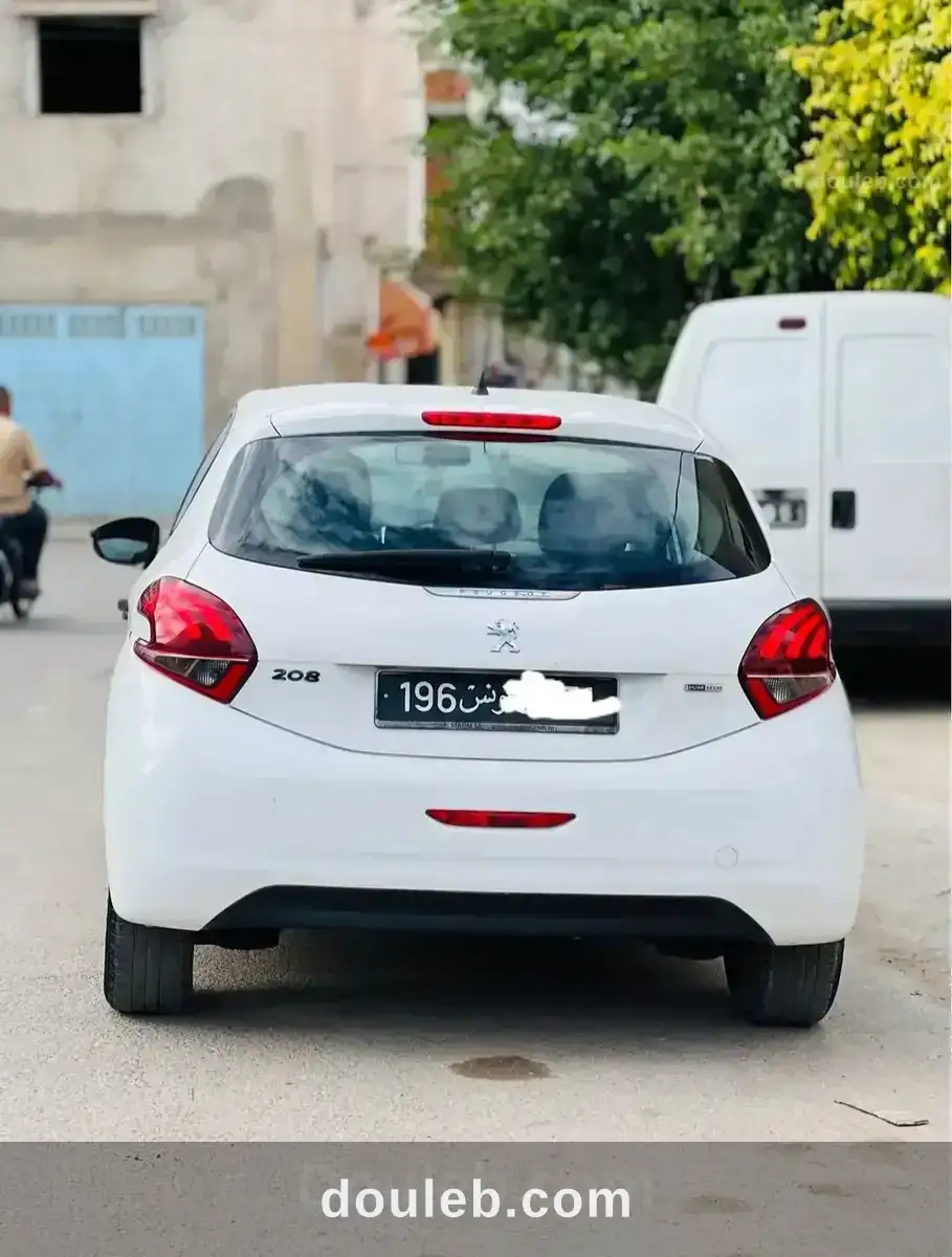 Peugeot 208 - Miniature 2